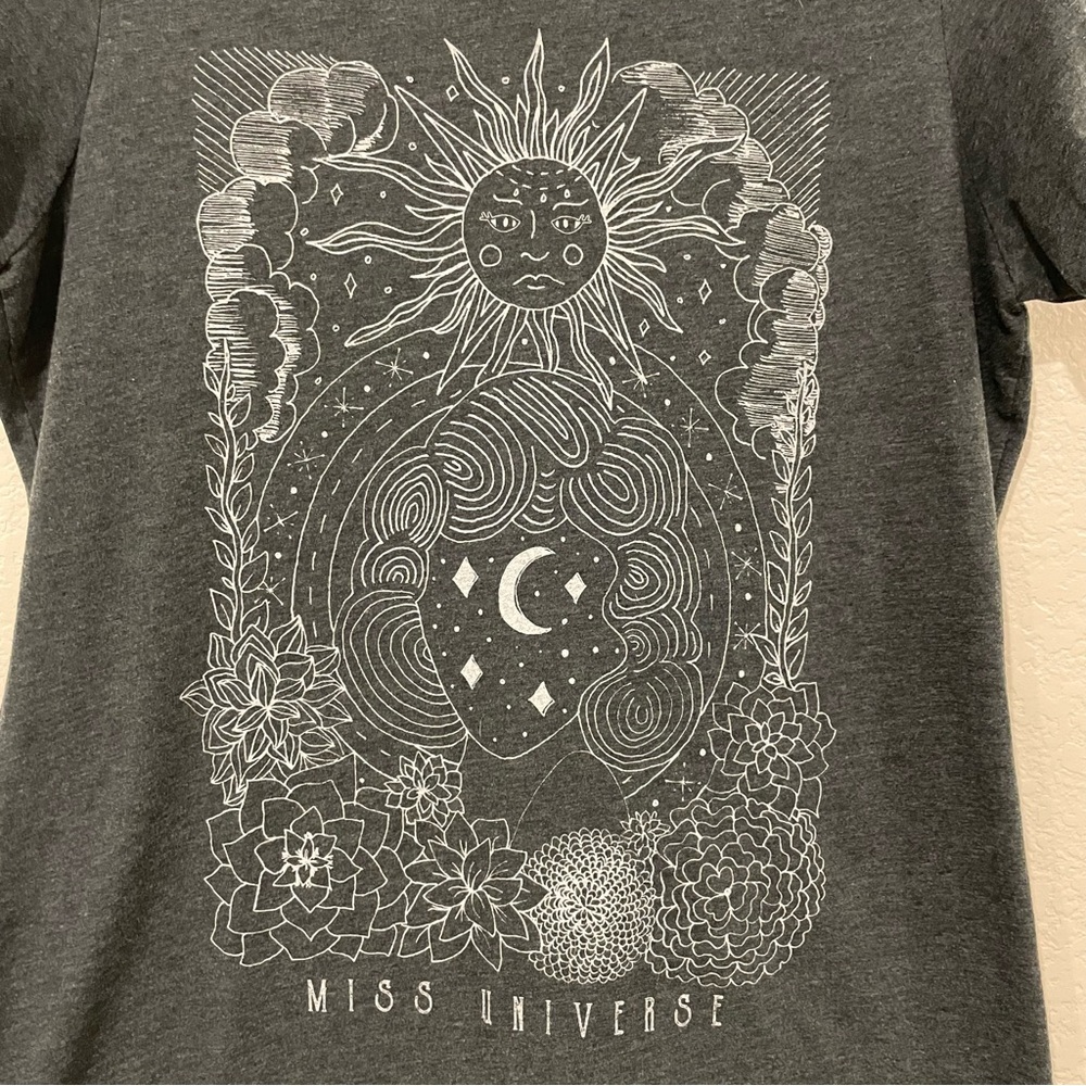 Celestial Sun and Moon Graphic T-Shirt in Gray XL (runs small plz check meas.)